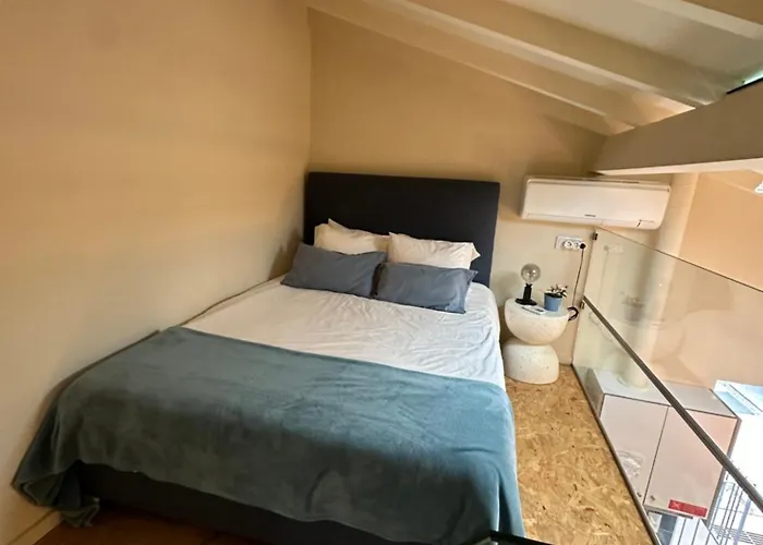 Ilhas Douro - Fontainhas By Pa * Oporto